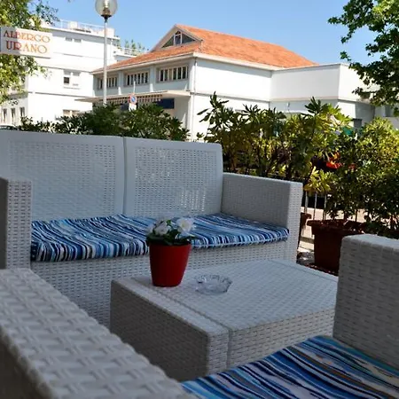 Urano Hotel *