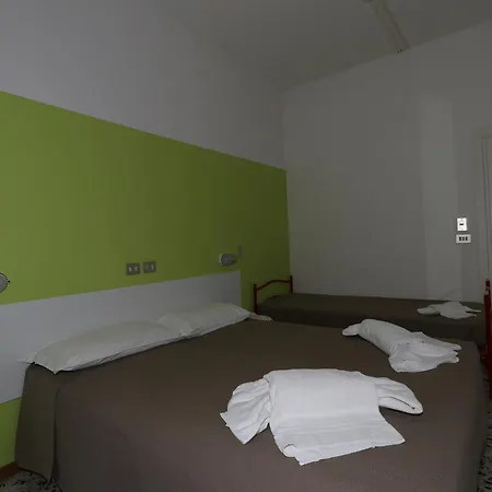Urano Otel *