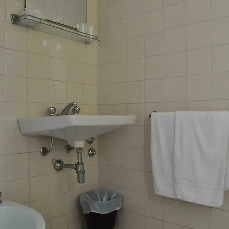 Urano Otel *